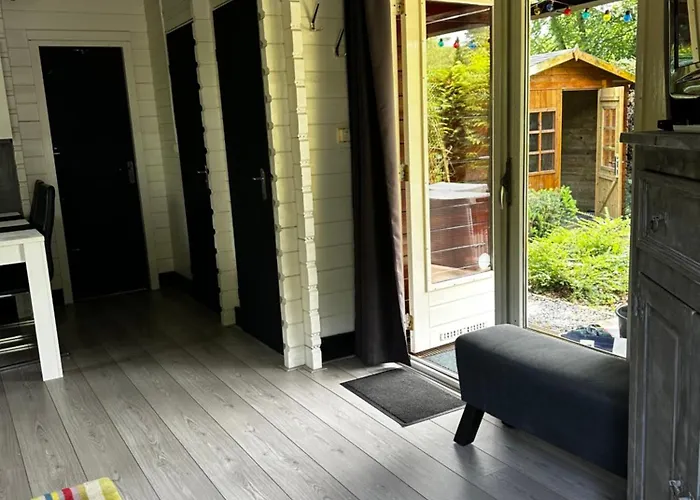 Sfeervolle Blokhut Op De Veluwe Op Recreatiepark Topparken In Met Vrije Tuin En Eigen Parkeerplaats