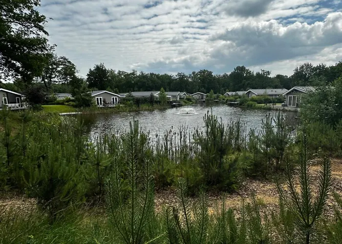 Sfeervolle Blokhut Op De Veluwe Op Recreatiepark Topparken In Met Vrije Tuin En Eigen Parkeerplaats بيت للعطل *